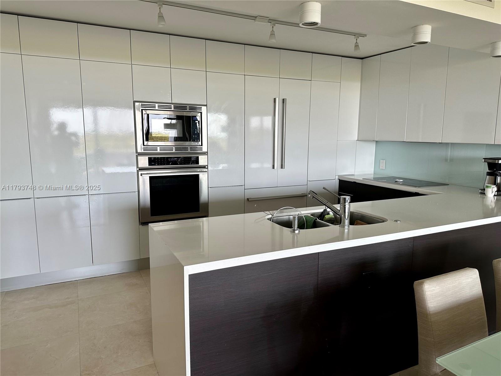 COMMODORE CLUB WEST CONDO - Residential Lease