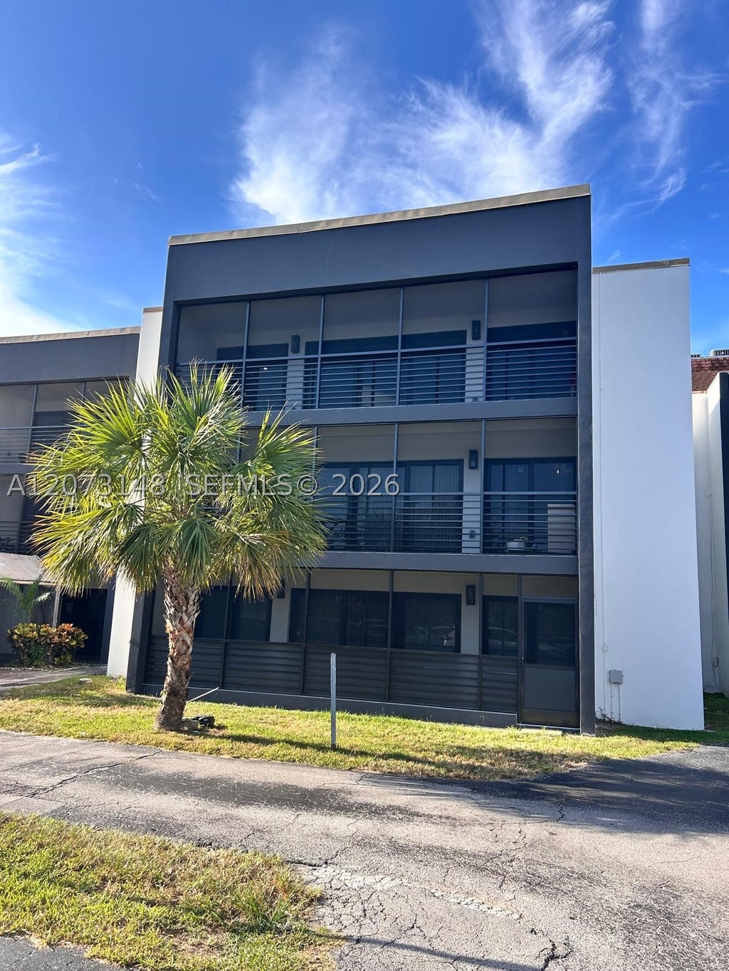 Photo of 4060 N Hills Dr #39, Hollywood, FL 33021 (MLS # A12073148)