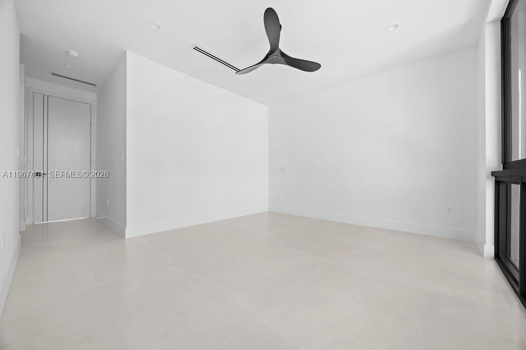 LAUDERDALE PINES - Residential