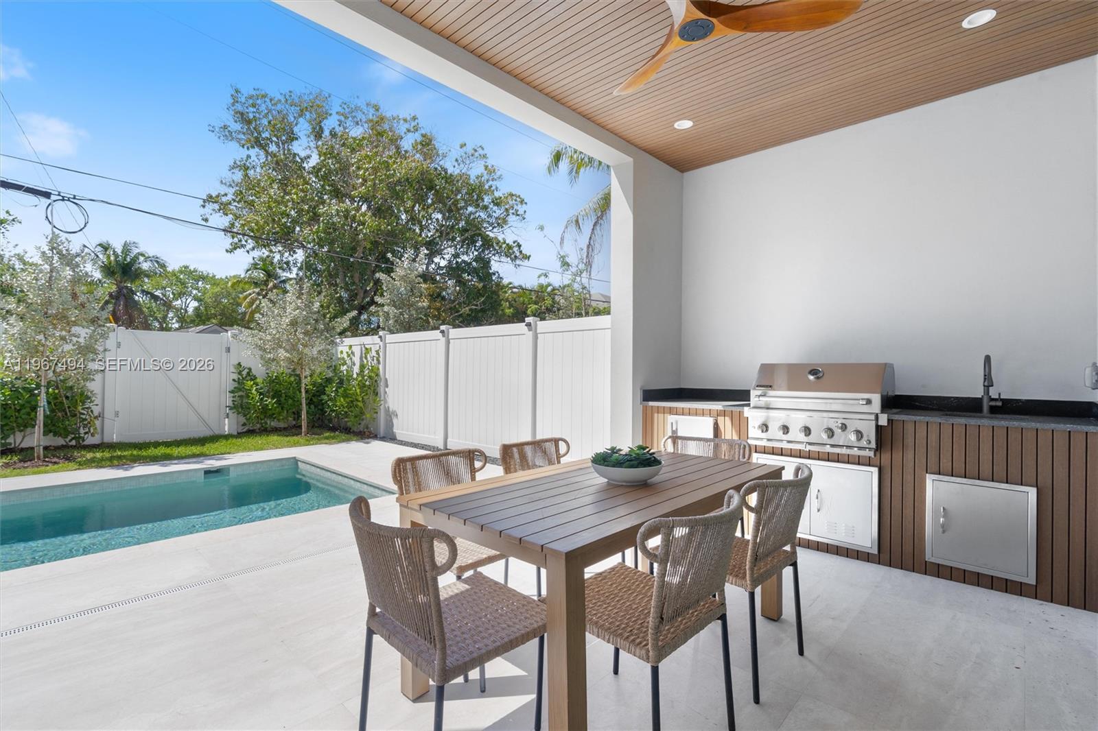 LAUDERDALE PINES - Residential