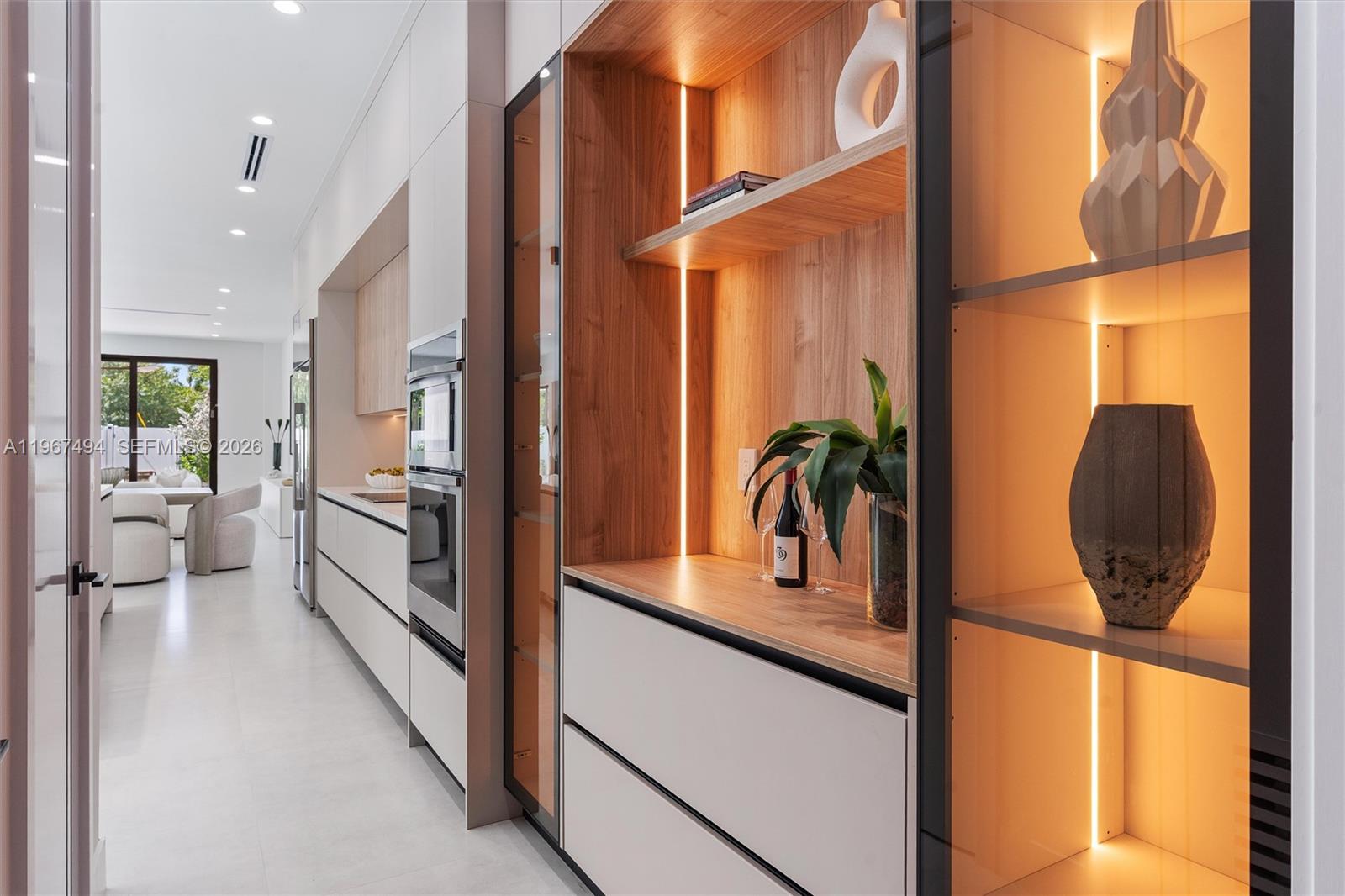 LAUDERDALE PINES - Residential