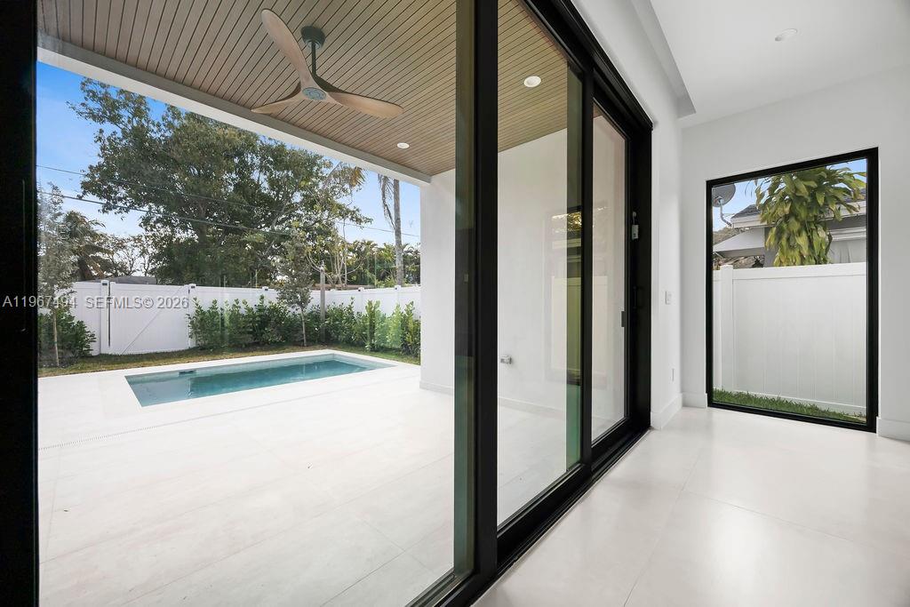 LAUDERDALE PINES - Residential