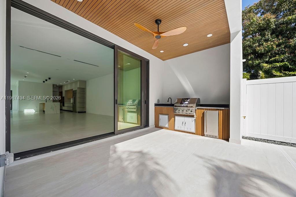 LAUDERDALE PINES - Residential