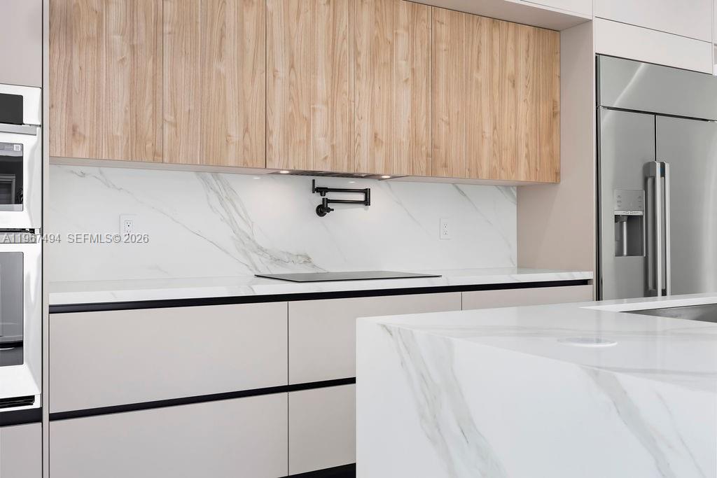 LAUDERDALE PINES - Residential