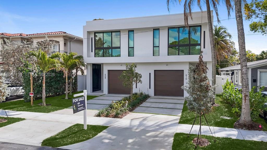 LAUDERDALE PINES - Residential