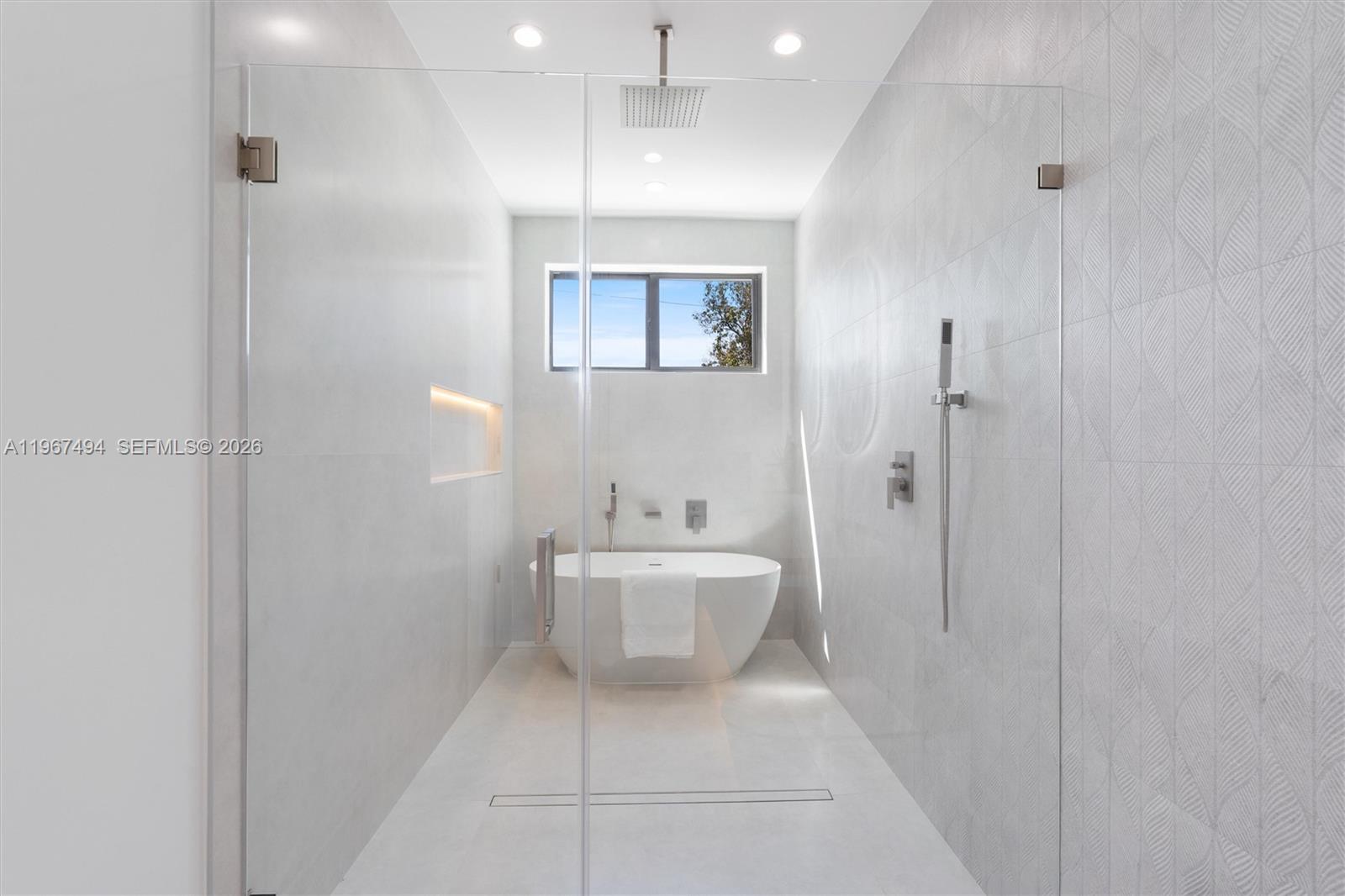 LAUDERDALE PINES - Residential