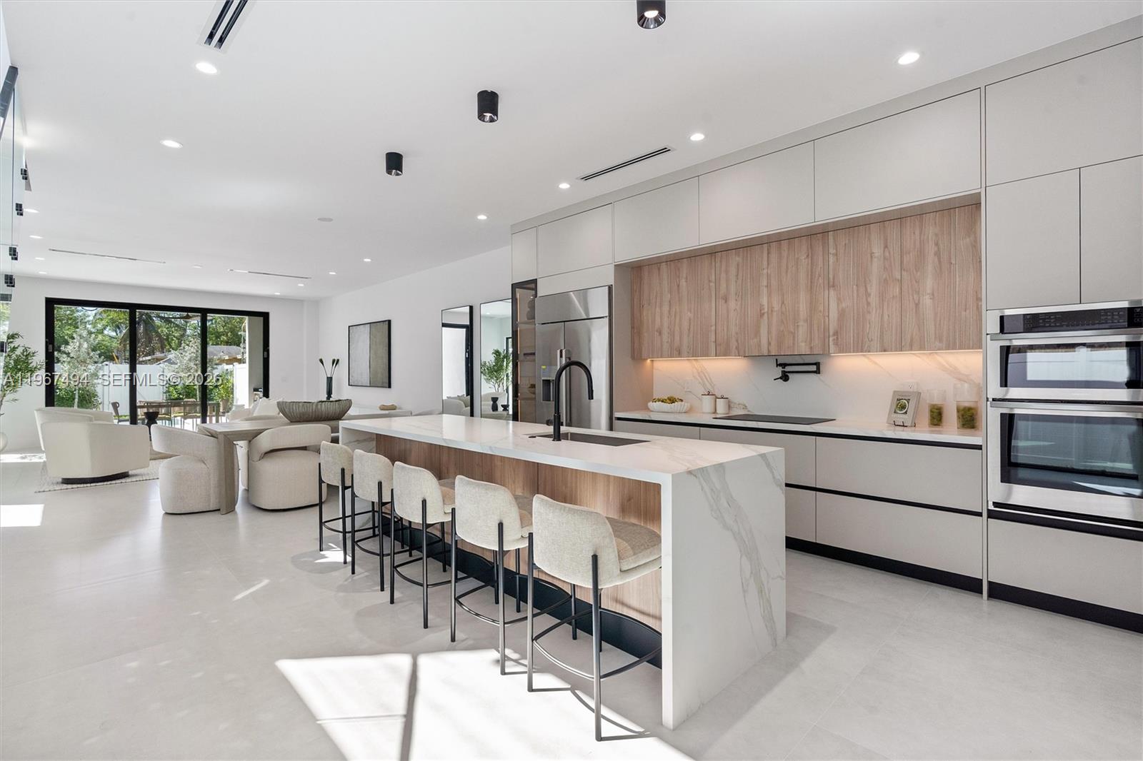 LAUDERDALE PINES - Residential