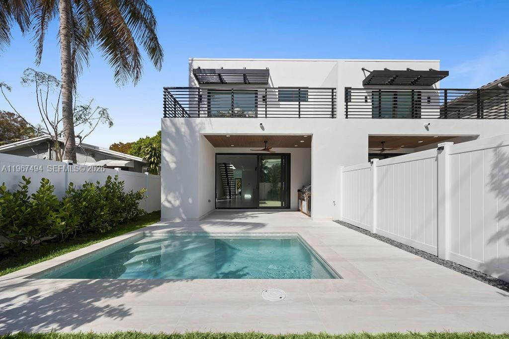 LAUDERDALE PINES - Residential