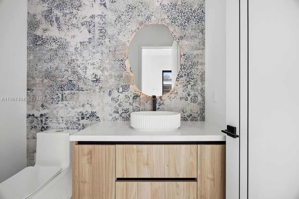 LAUDERDALE PINES - Residential