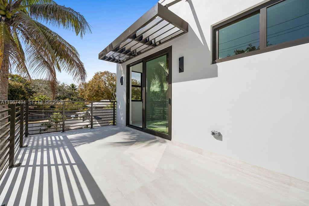 LAUDERDALE PINES - Residential