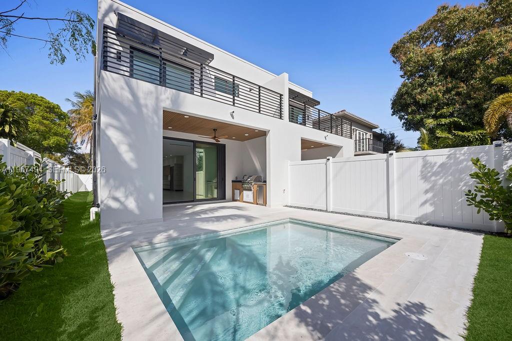 LAUDERDALE PINES - Residential