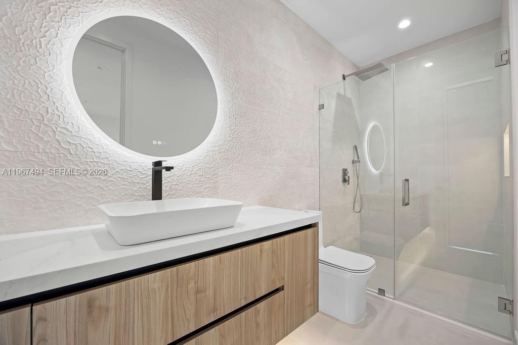 LAUDERDALE PINES - Residential