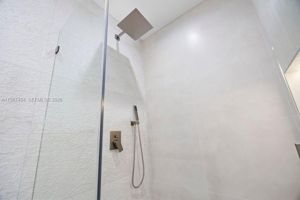 LAUDERDALE PINES - Residential