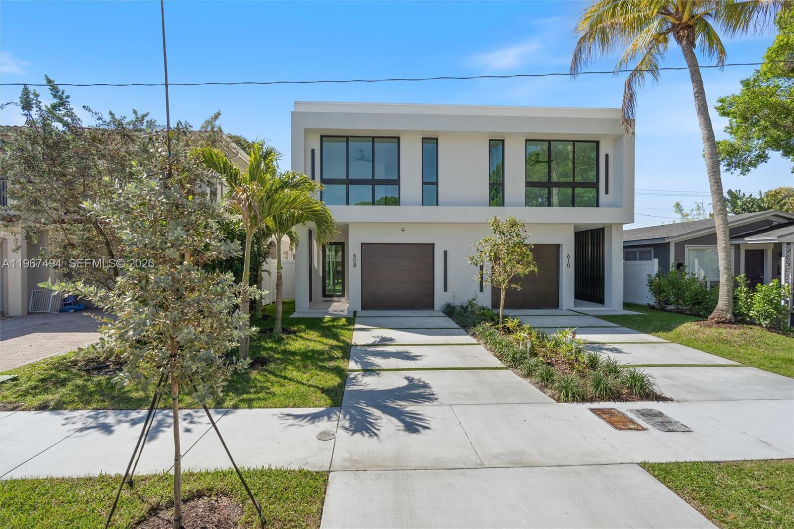 LAUDERDALE PINES - Residential