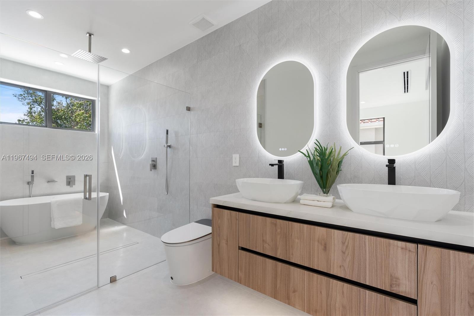 LAUDERDALE PINES - Residential