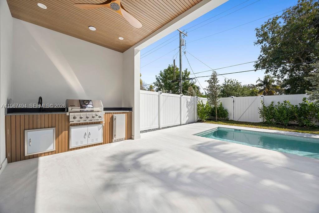 LAUDERDALE PINES - Residential