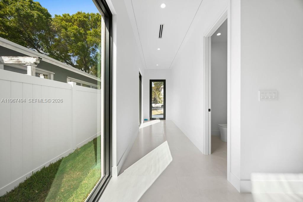 LAUDERDALE PINES - Residential