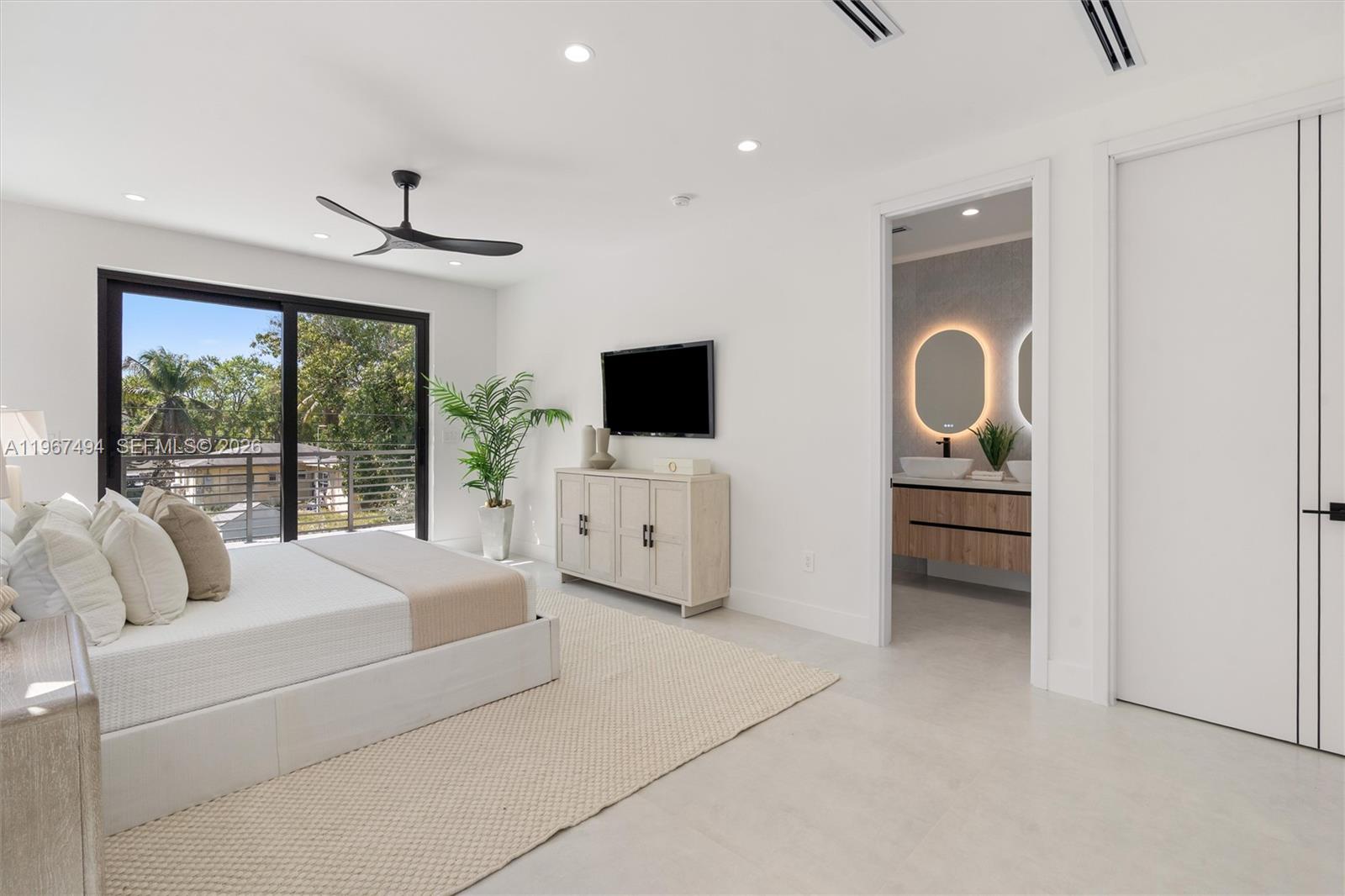 LAUDERDALE PINES - Residential