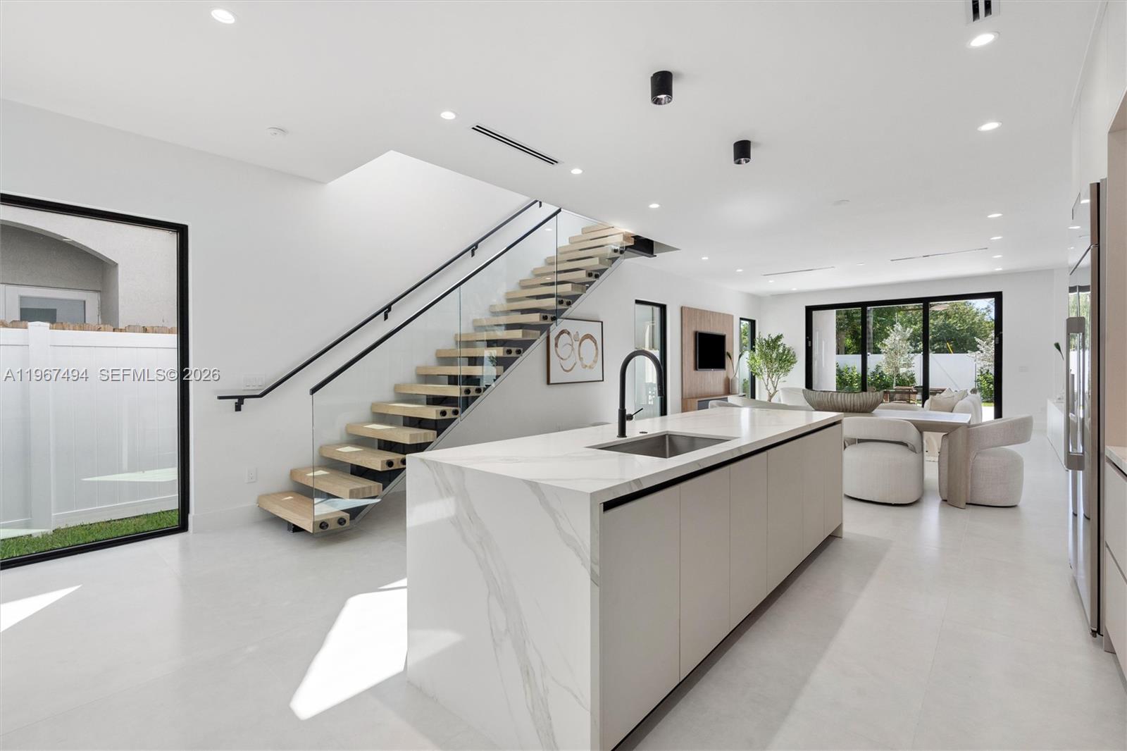 LAUDERDALE PINES - Residential