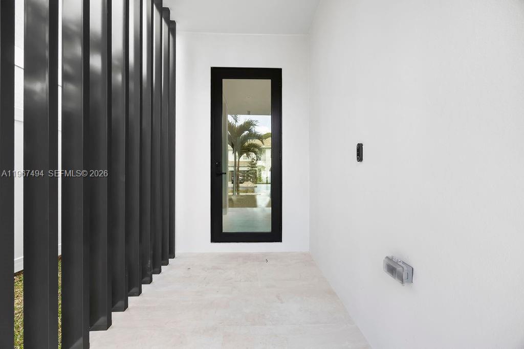 LAUDERDALE PINES - Residential