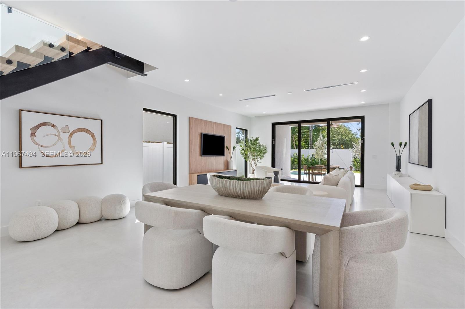 LAUDERDALE PINES - Residential