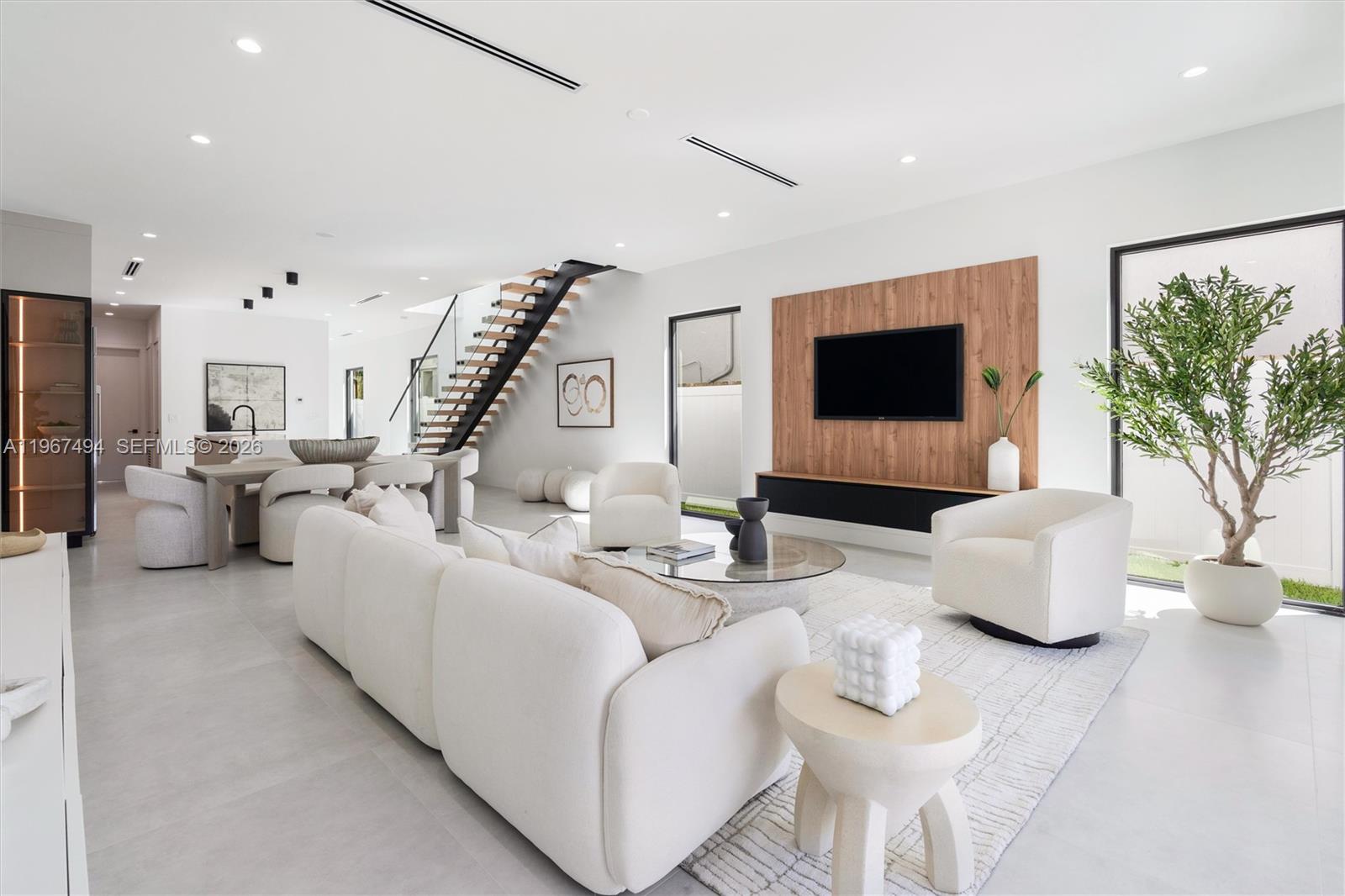 LAUDERDALE PINES - Residential