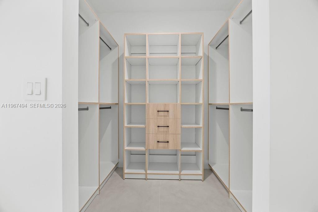 LAUDERDALE PINES - Residential