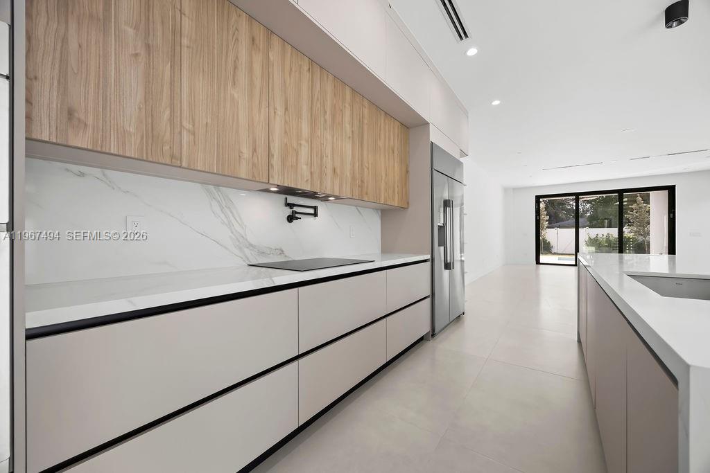 LAUDERDALE PINES - Residential