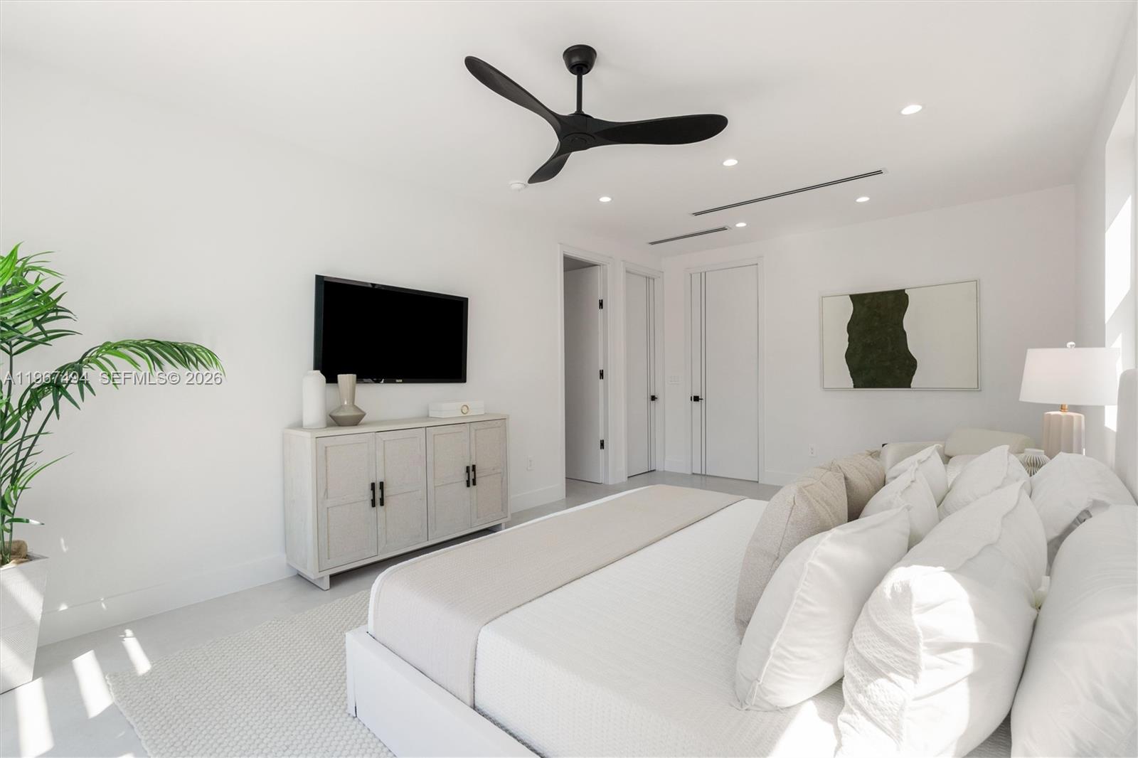 LAUDERDALE PINES - Residential