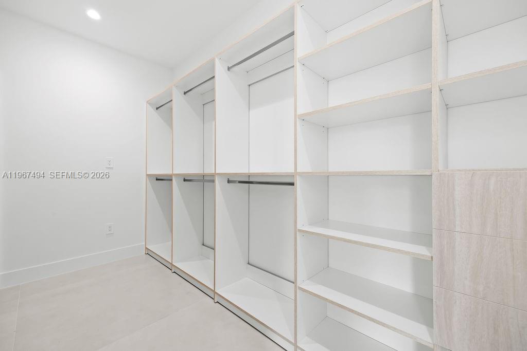 LAUDERDALE PINES - Residential