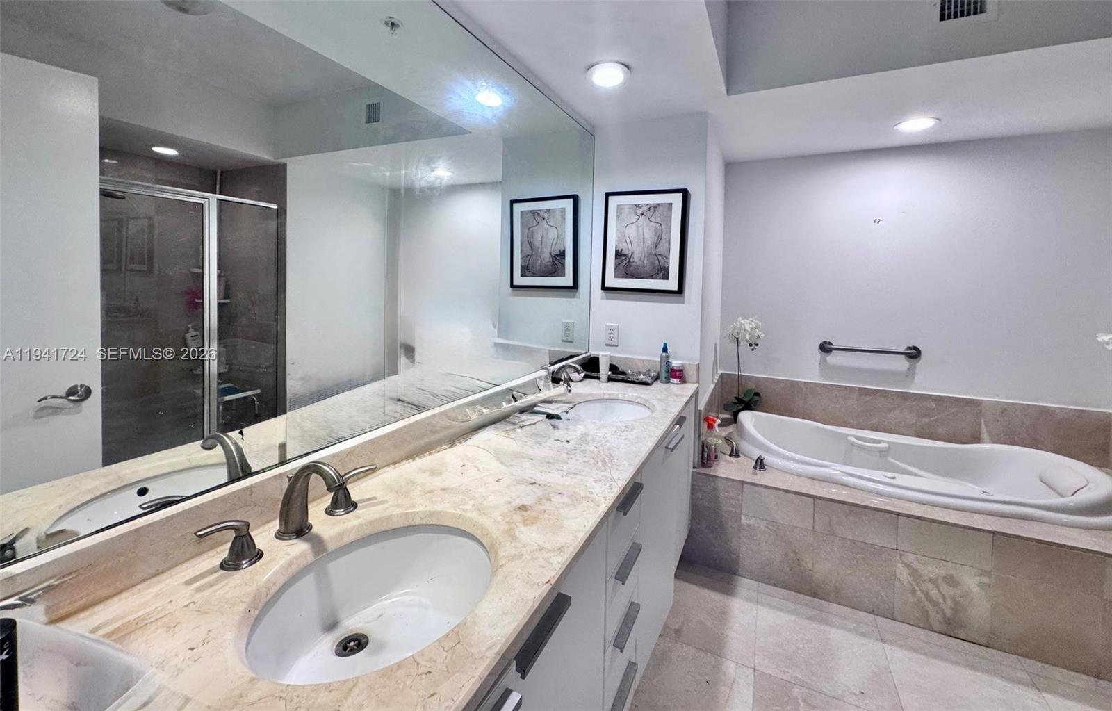 THE OAKS I CONDO - Residential