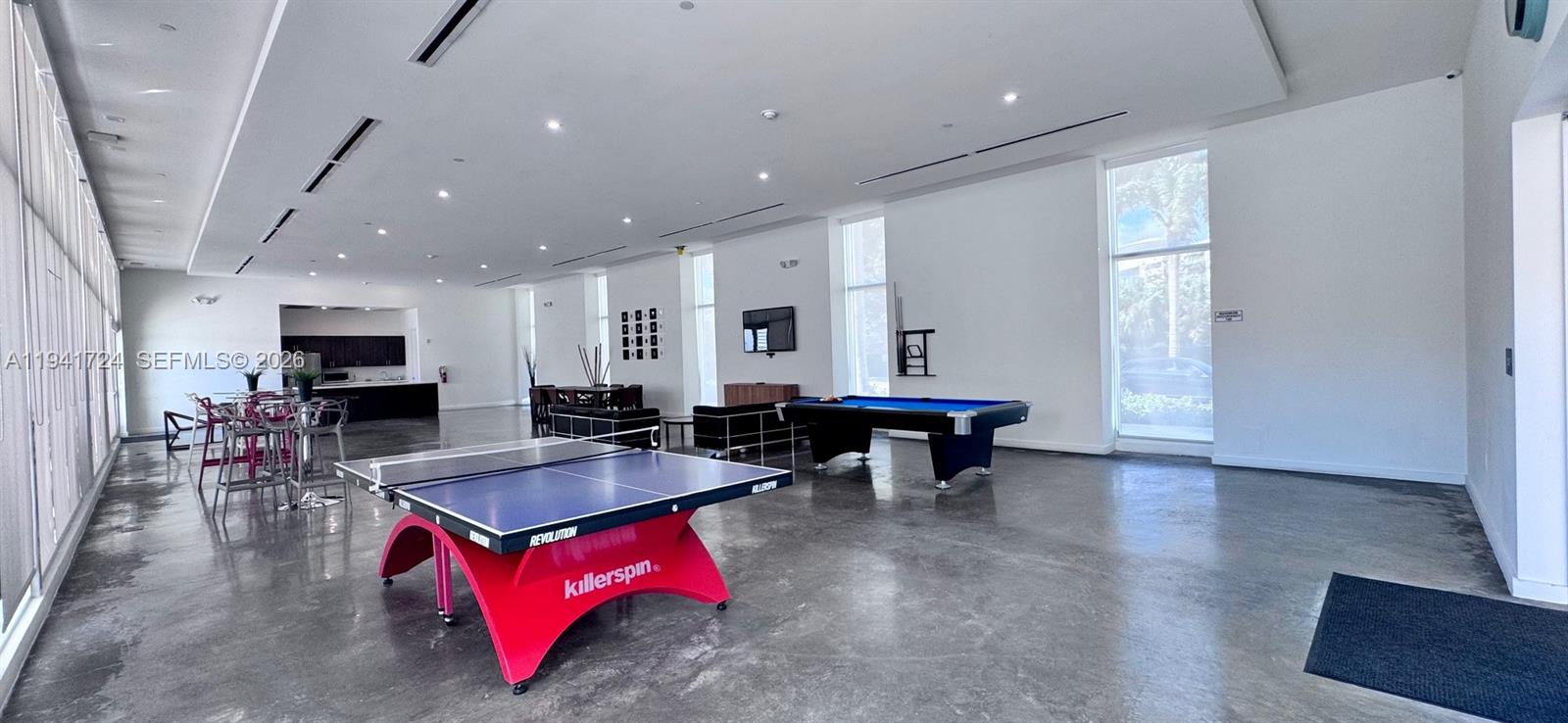 THE OAKS I CONDO - Residential