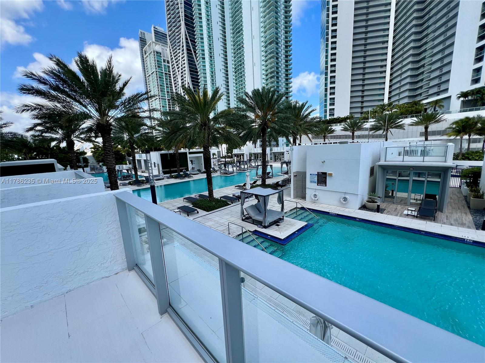 851 NE 1st Ave Cabana PB23