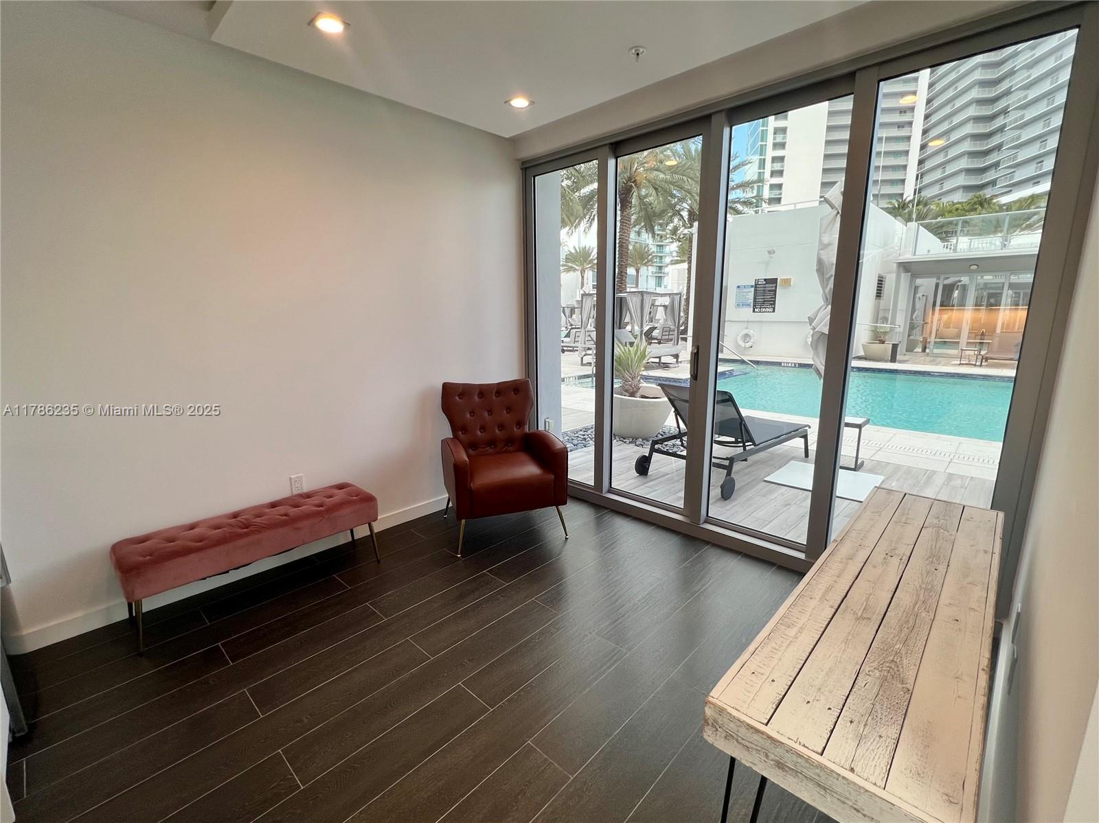 851 NE 1st Ave Cabana PB23