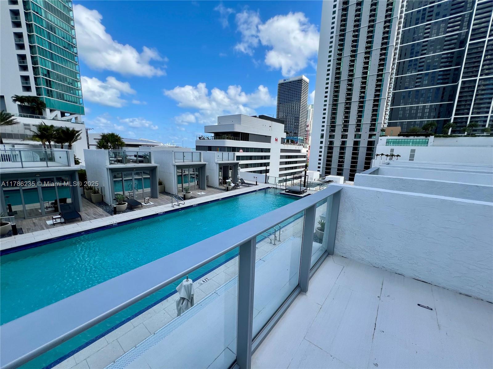 851 NE 1st Ave Cabana PB23