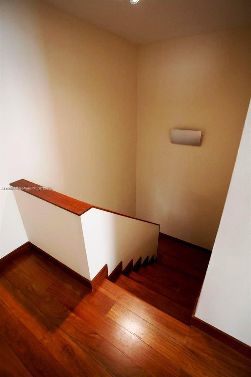 VENETIAN ISLE CONDO - Residential