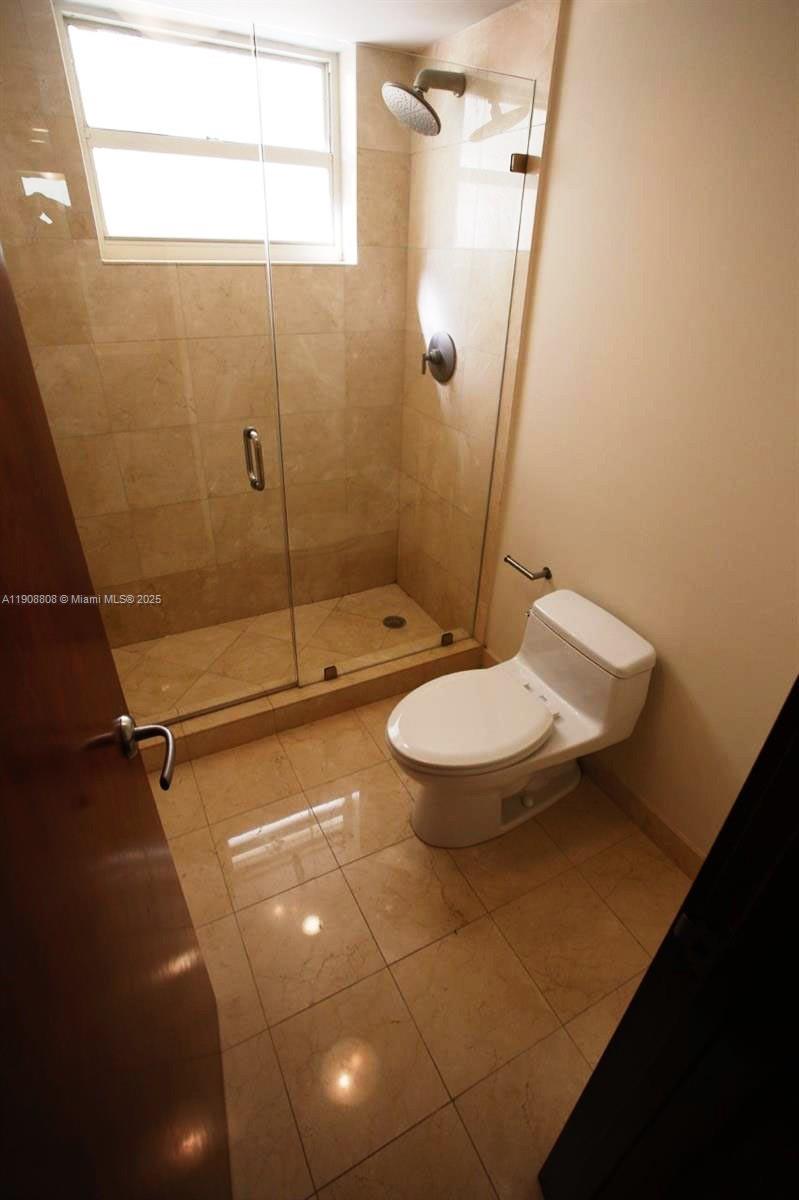 VENETIAN ISLE CONDO - Residential