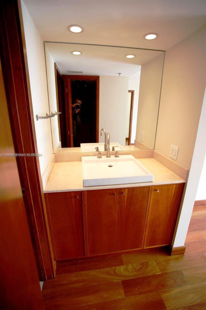 VENETIAN ISLE CONDO - Residential