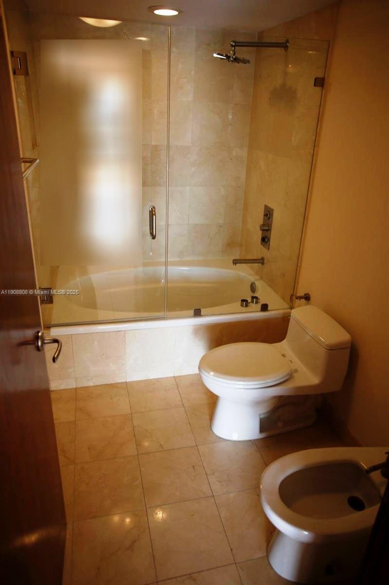 VENETIAN ISLE CONDO - Residential