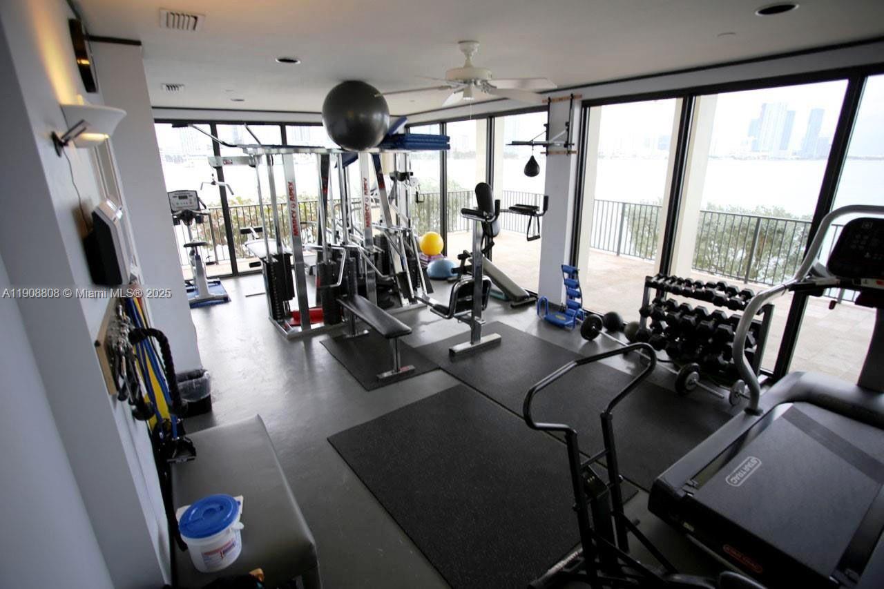 VENETIAN ISLE CONDO - Residential