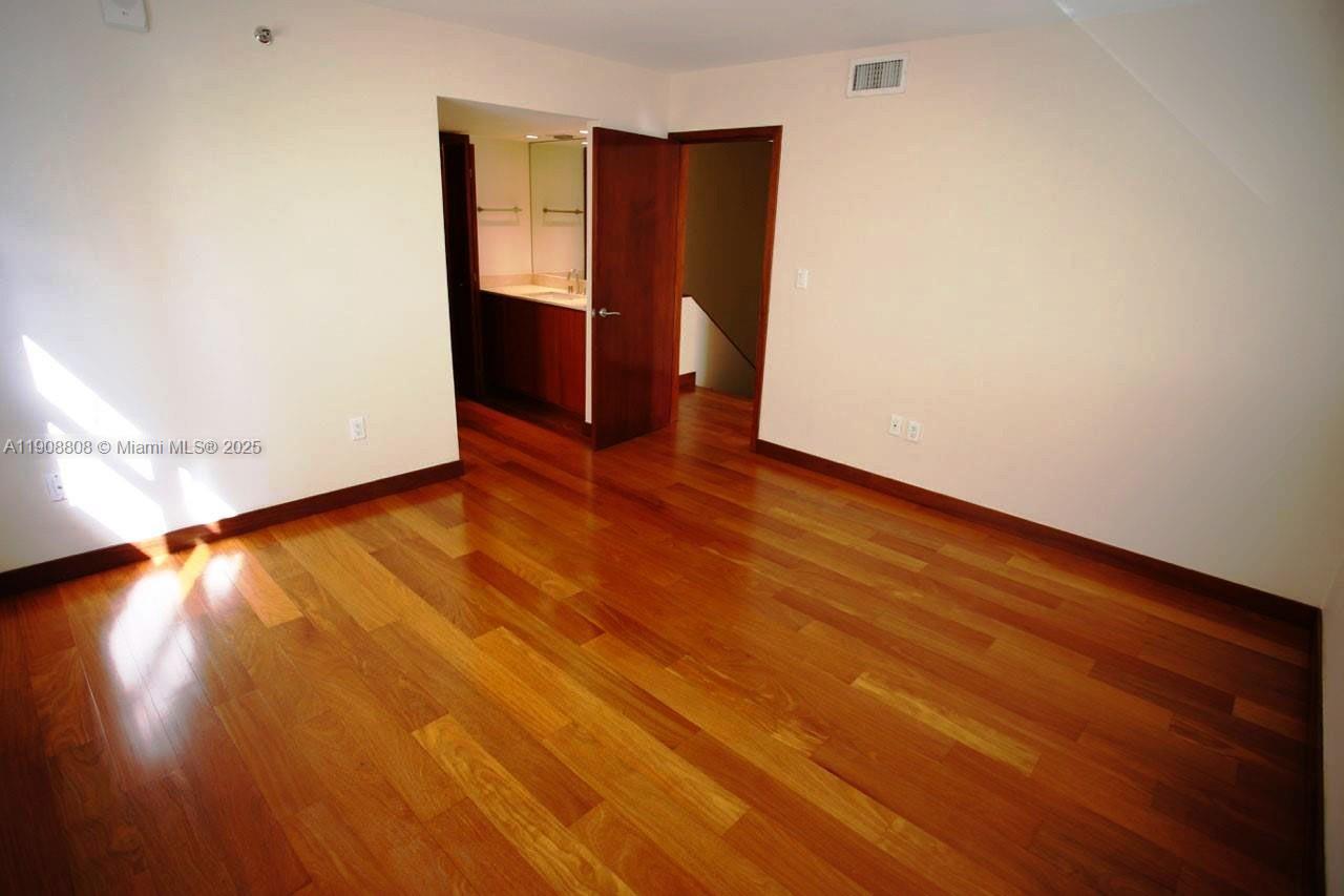 VENETIAN ISLE CONDO - Residential