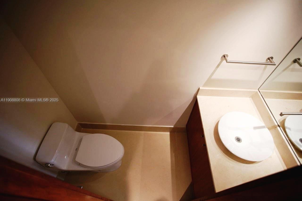 VENETIAN ISLE CONDO - Residential