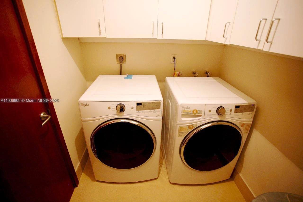 VENETIAN ISLE CONDO - Residential