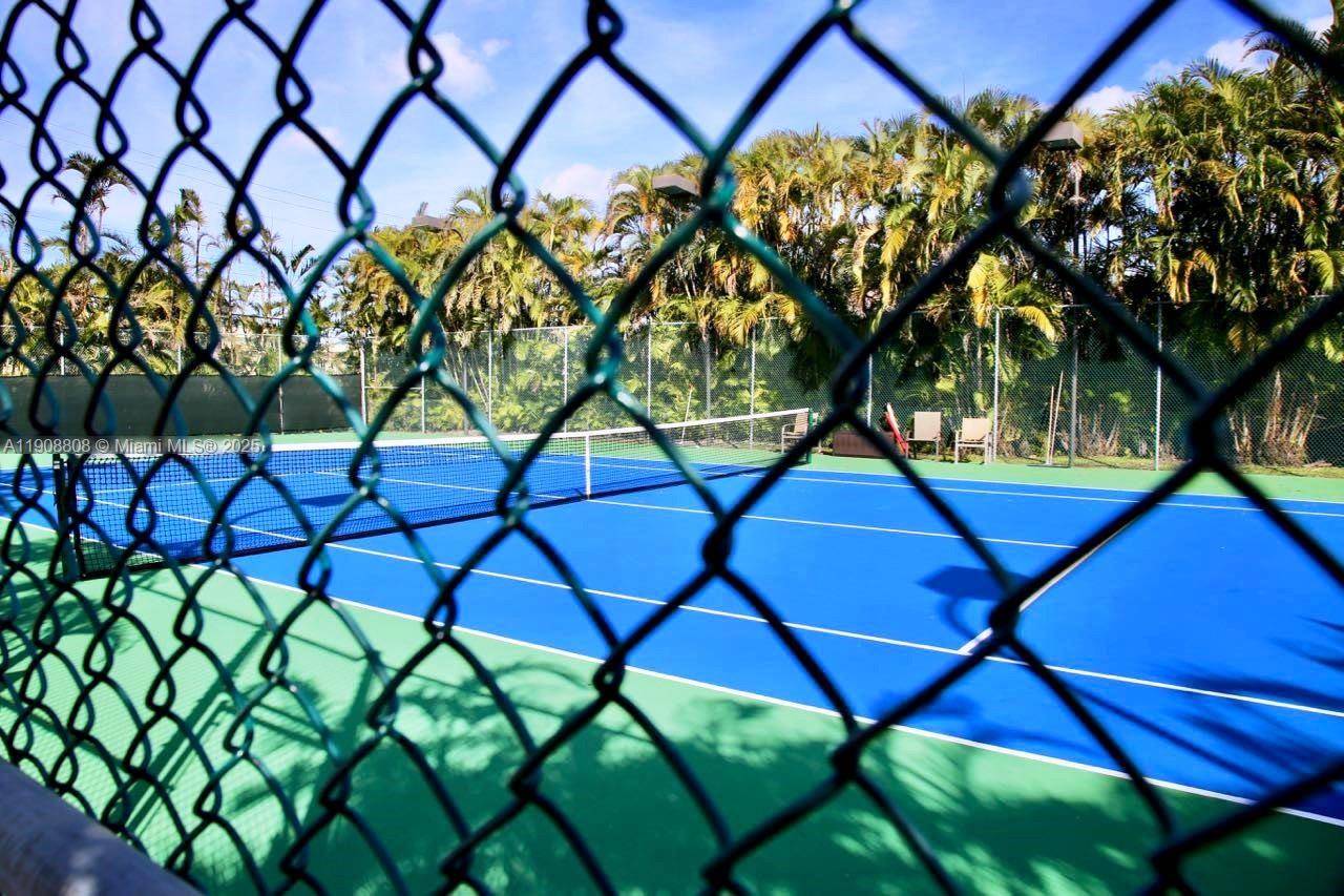 VENETIAN ISLE CONDO - Residential