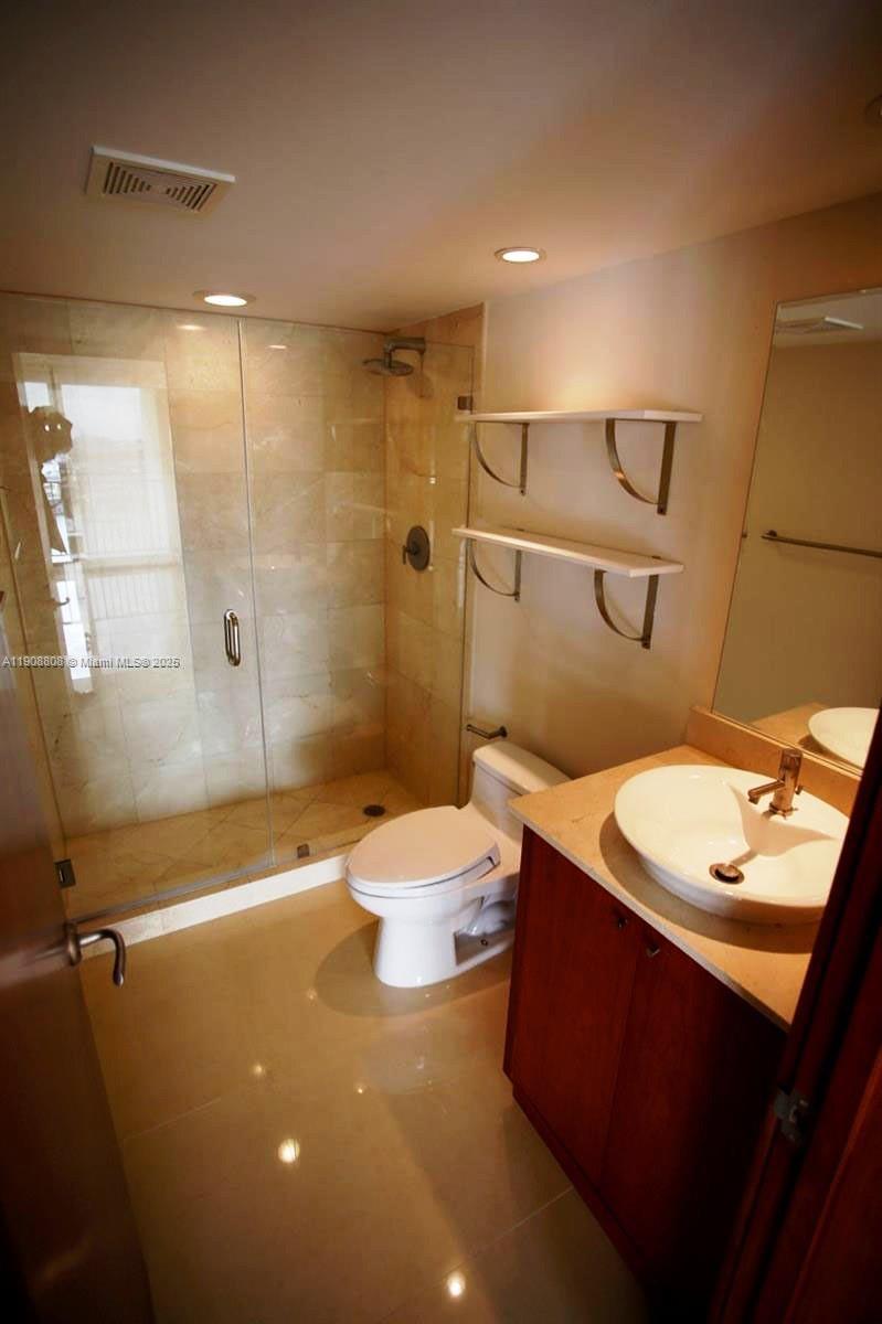 VENETIAN ISLE CONDO - Residential