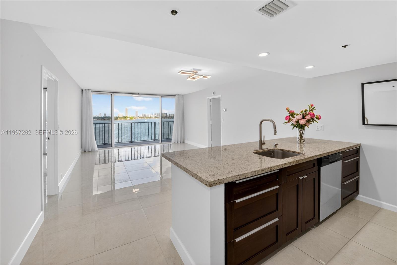 THE GRANDVIEW PALACE COND - Residential