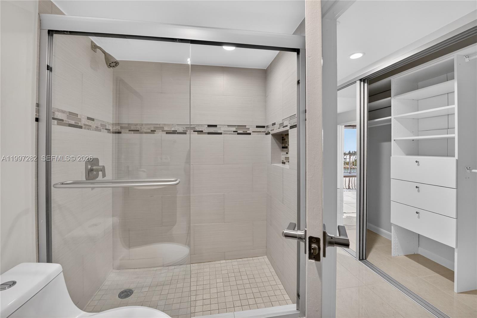 THE GRANDVIEW PALACE COND - Residential