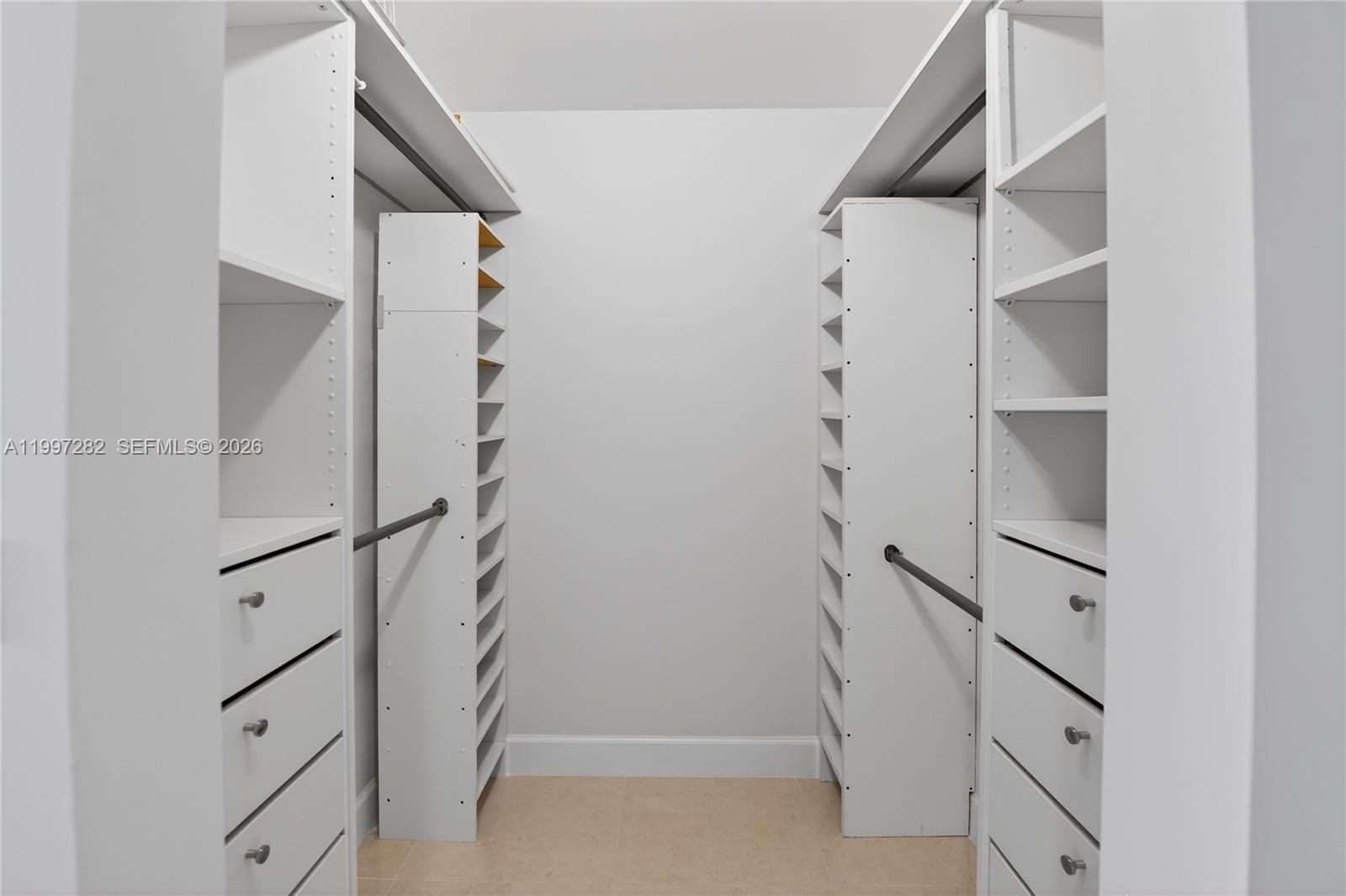 THE GRANDVIEW PALACE COND - Residential