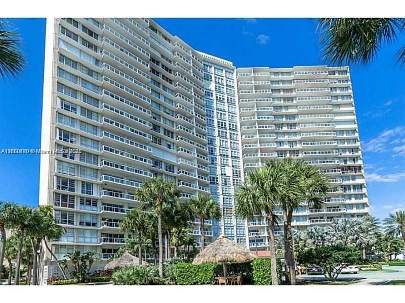 Beautiful waterfront residence located in the prestigious Brickell area, surrounded by fine restaurants and just minutes from the Airport. This spacious apartment features 2 bedrooms, 2 bathrooms, elegant wood flooring throughout, ample closet space, stainless steel appliances with washer & dryer inside the unit, and a large private balcony.
The building offers resort-style amenities, including a heated pool, 24 hours security, valet parking, tennis courts, barbecue area, jacuzzi, children playground, fully equipment gym, and an on-site mini market. Hot water & cable are included in the rent.