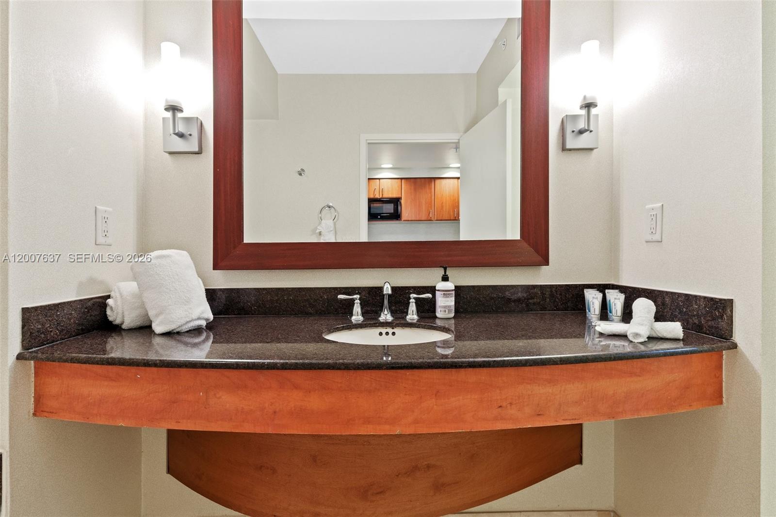 TRUMP INTERNATIONAL SONES - Residential